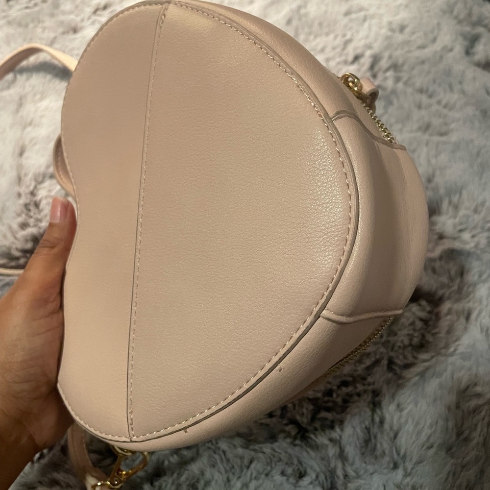 Light pink heart shaped crossbody or clutch purse LIKE NEW - Picture 8 of 8